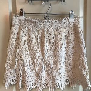 Size L/XL lace mini skirt